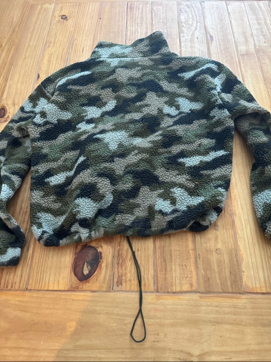 No Boundaries Olive Green Camo Sherpa Pullover Hoodie - Picture 4 of 4